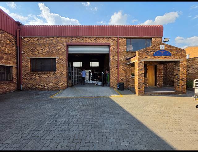 550M² FACTORY TO LET IN ANDERBOLT